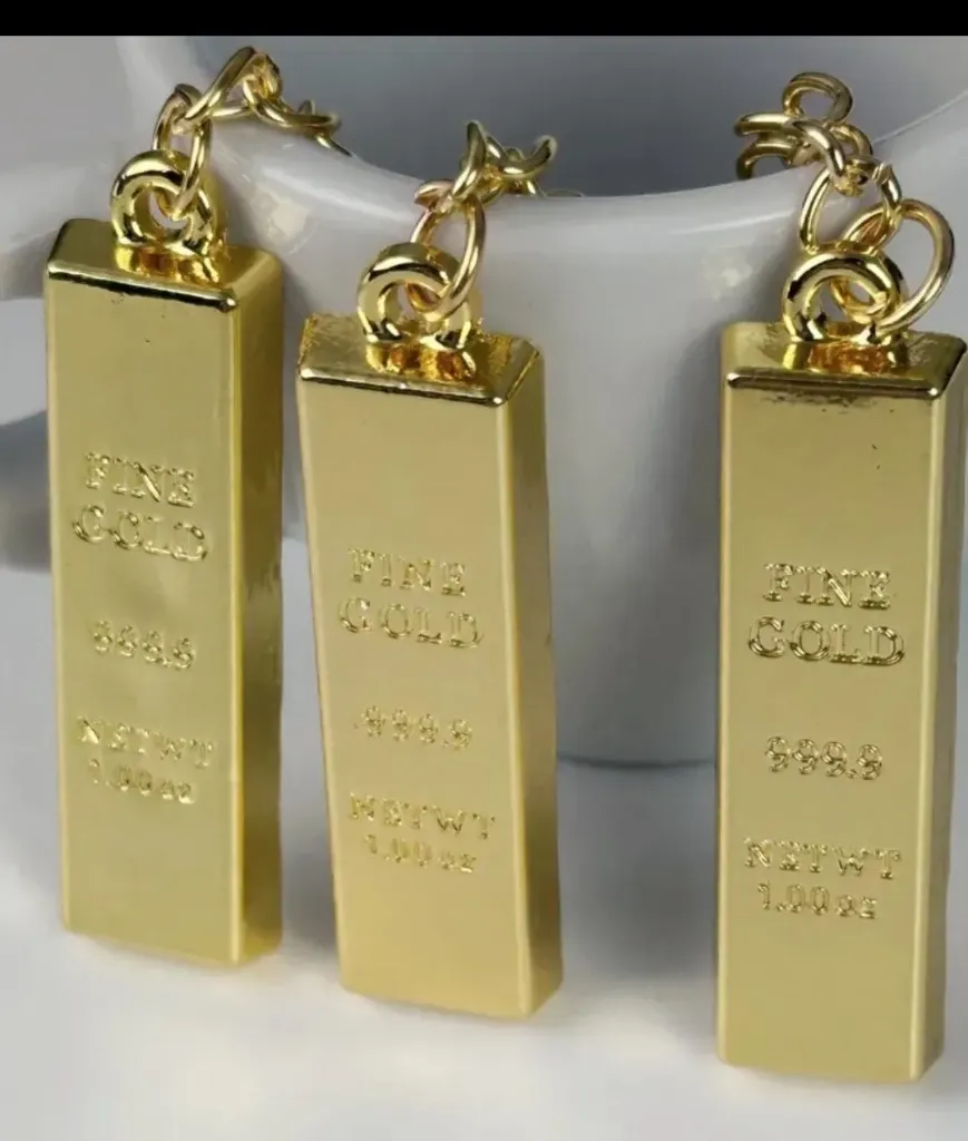 Gold Bar Keychain – Luxury Metal Key Ring